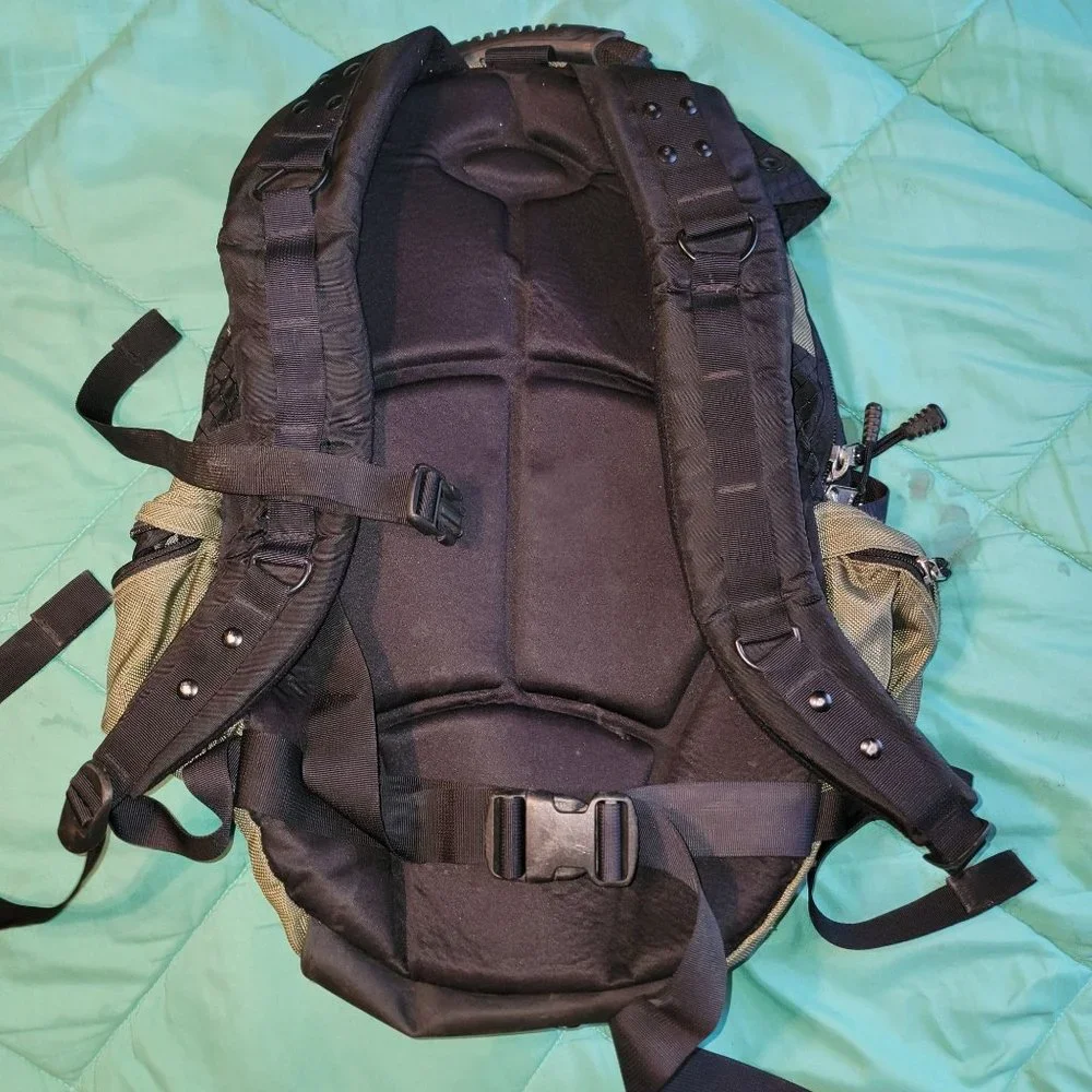 Oakley Icon Tactical Backpack Green Outdoor Camping Everyday Backpack